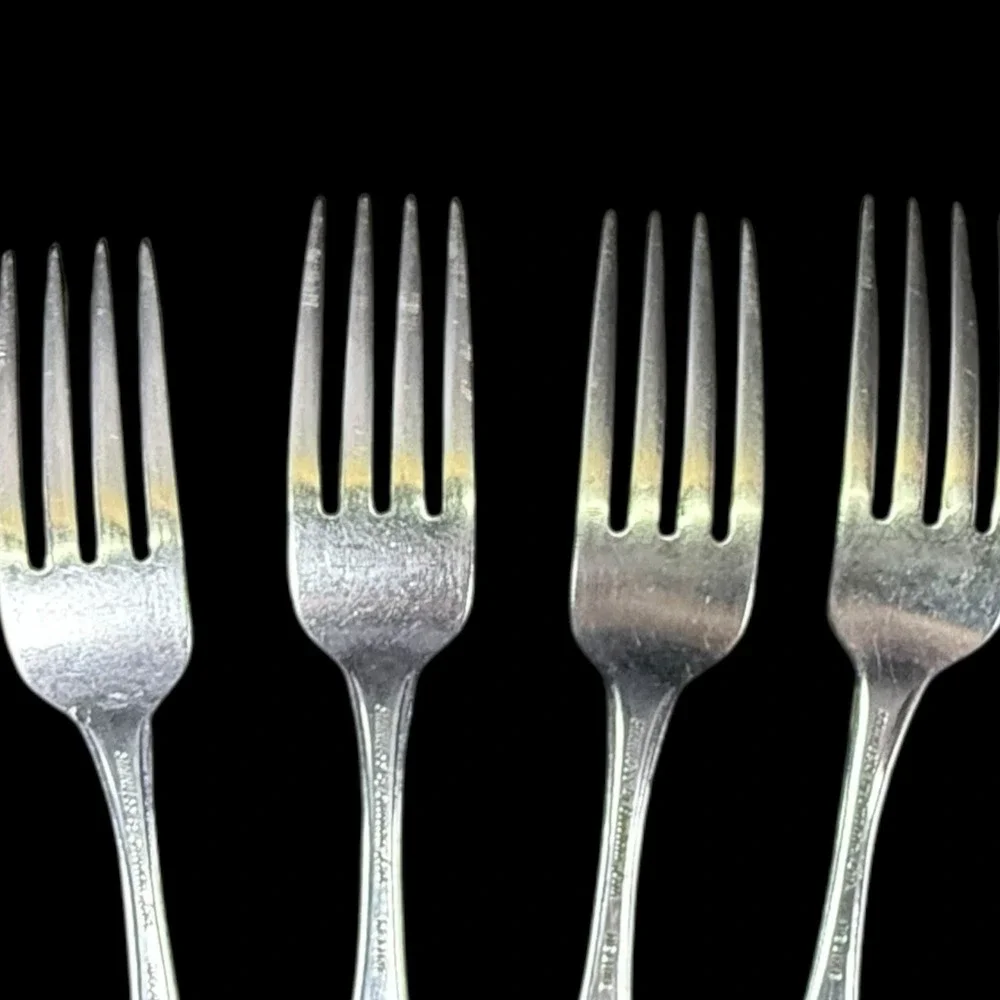 Stainless By Oneida‎ Ltd Deluxe STRATHMORE  Flatware 4-Dinner Forks